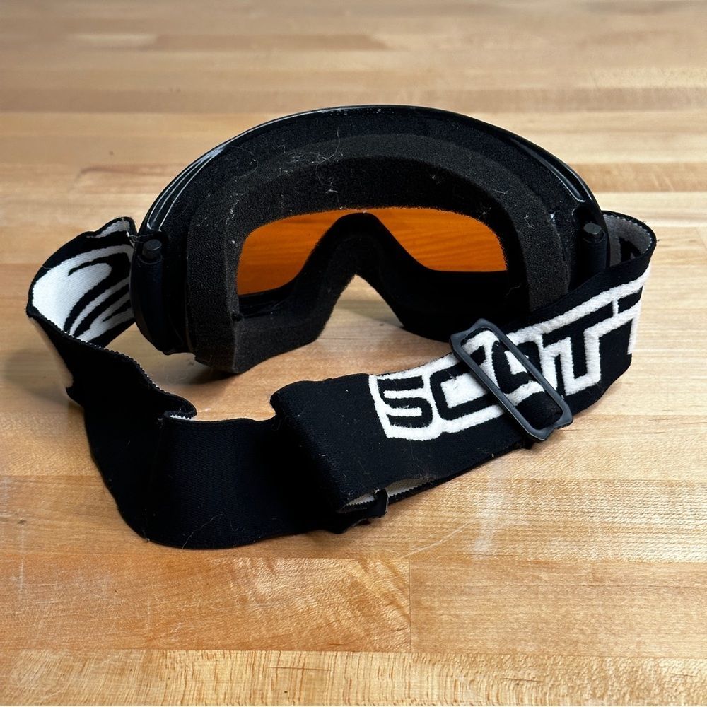 Snow Goggles - Picture 2 of 3